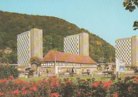 Suhl - Waffenmuseum und Hochhäuser - 1982 Suhl - Waffenmuseum und Hochhäuser - 1982