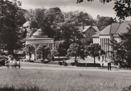 Bad Liebenstein - Blick vom Kurpark auf Brunnentempel und Kurtheater - ca. 1980 Bad Liebenstein - Blick vom Kurpark auf Brunnentempel und Kurtheater - ca. 1980
