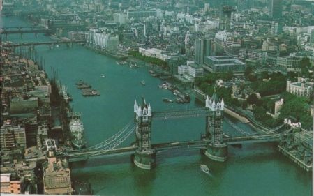 Großbritannien - Aerial View of Tower Bridge - 1973 Großbritannien - Aerial View of Tower Bridge - 1973