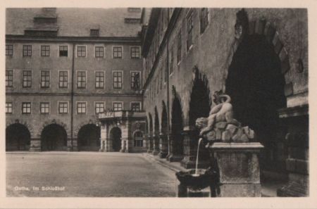 Gotha - Im Schloßhof - ca. 1955 Gotha - Im Schloßhof - ca. 1955