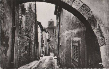 Hyeres-les-Palmiers - Le tres vieux Hyeres - ca. 1950 Hyeres-les-Palmiers - Le tres vieux Hyeres - ca. 1950