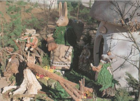 Egloffstein - Bieberach, Osterbrunnen, Hasenfamilie - ca. 1995 Egloffstein - Bieberach, Osterbrunnen, Hasenfamilie - ca. 1995
