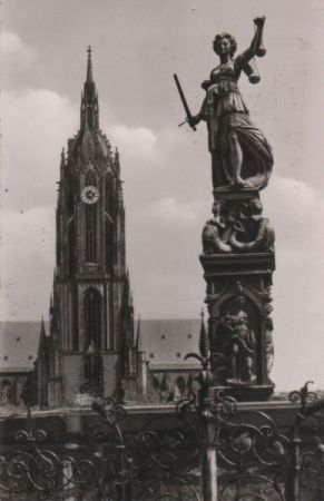 Frankfurt Main - Gerechtigkeitsbrunnen und Dom - 1956 Frankfurt Main - Gerechtigkeitsbrunnen und Dom - 1956