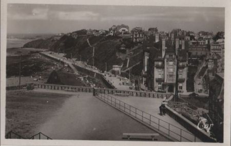 Frankreich - Granville - La nouvelle terrasse surplombant la plage - 1943 Frankreich - Granville - La nouvelle terrasse surplombant la plage - 1943