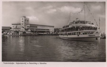 Friedrichshafen - Hafenbahnhof mit Schiffen Ravensburg und Schwaben - ca. 1960 Friedrichshafen - Hafenbahnhof mit Schiffen Ravensburg und Schwaben - ca. 1960