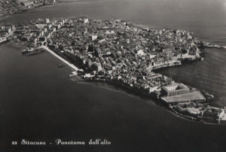 Italien - Syrakus - Syracusa - Panorama dall alto - ca. 1965 Italien - Syrakus - Syracusa - Panorama dall alto - ca. 1965