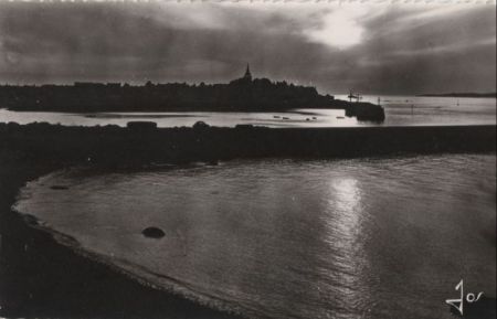 Frankreich - Roscoff - Soleil couchant se refletant sur le port - ca. 1955 Frankreich - Roscoff - Soleil couchant se refletant sur le port - ca. 1955