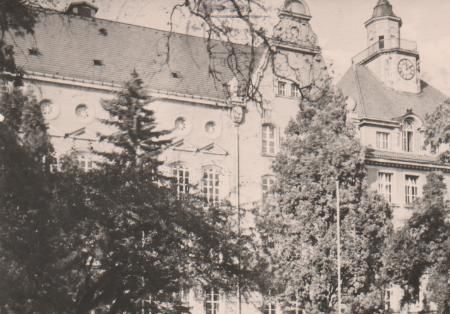 Bischofswerda - Oberschule mit OdF-Denkmal - 1970 Bischofswerda - Oberschule mit OdF-Denkmal - 1970