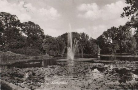 Wolfenbüttel - Fontäne am Stadtgraben - 1962 Wolfenbüttel - Fontäne am Stadtgraben - 1962