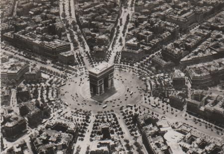 Frankreich - Paris - Arc de Triomphe et place de la Etoile - ca. 1945 Frankreich - Paris - Arc de Triomphe et place de la Etoile - ca. 1945