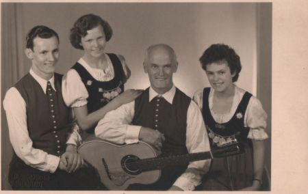 Vier Menschen machen Musik Vier Menschen machen Musik