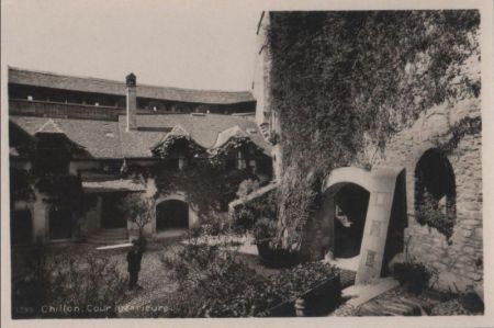 Schweiz - Chillon - Cour interieure - ca. 1950 Schweiz - Chillon - Cour interieure - ca. 1950