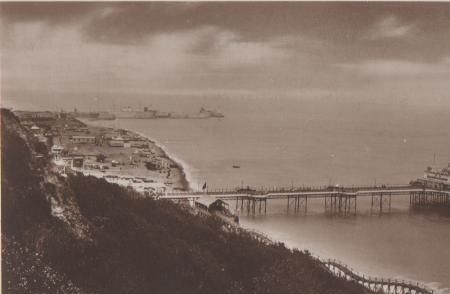 Großbritannien - Folkestone - Beach and Piers - ca. 1955 Großbritannien - Folkestone - Beach and Piers - ca. 1955