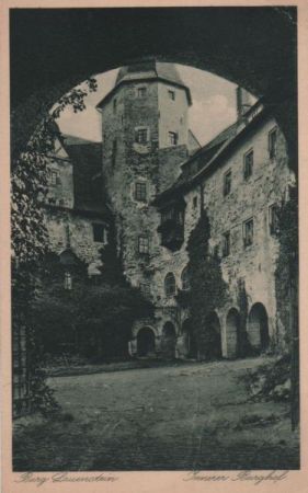 Ludwigsstadt-Lauenstein, Burg Lauenstein - Innerer Burghof - ca. 1955 Ludwigsstadt-Lauenstein, Burg Lauenstein - Innerer Burghof - ca. 1955
