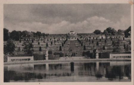 Potsdam, Sanssouci - Schloß mit Terrassen - 1955 Potsdam, Sanssouci - Schloß mit Terrassen - 1955