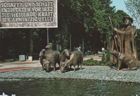 Bad Lippspringe - Schäferdenkmal vor dem Kurpark-Eingang - 2004 Bad Lippspringe - Schäferdenkmal vor dem Kurpark-Eingang - 2004