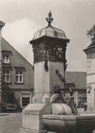 Buckow - Brunnen am Markt - ca. 1975 Buckow - Brunnen am Markt - ca. 1975