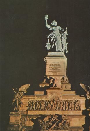 Rüdesheim - Niederwalddenkmal nachts - ca. 1975 Rüdesheim - Niederwalddenkmal nachts - ca. 1975