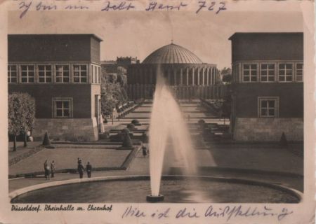 Düsseldorf - Rheinallee mit Ehrenmal Düsseldorf - Rheinallee mit Ehrenmal