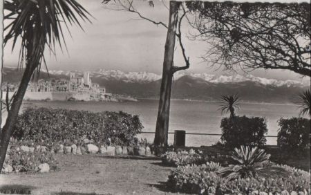 Frankreich - Antibes - La vielle au fond les Alpes - 1962 Frankreich - Antibes - La vielle au fond les Alpes - 1962
