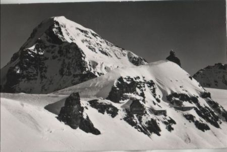 Schweiz - Jungfraujoch - Station mit Mönch und Berghaus - 1964 Schweiz - Jungfraujoch - Station mit Mönch und Berghaus - 1964