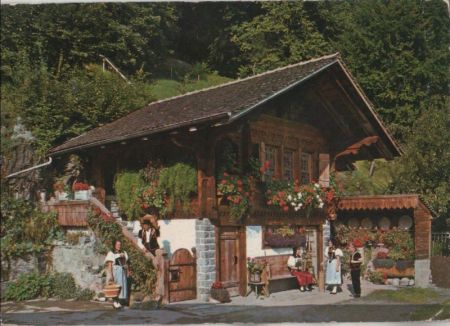 Schweiz - Berner Oberland - Alter Speicher mit Trachtengruppe - ca. 1965 Schweiz - Berner Oberland - Alter Speicher mit Trachtengruppe - ca. 1965