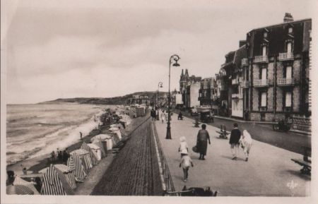 Frankreich - Villers-sur-Mer - La Plage et la Digue - ca. 1955 Frankreich - Villers-sur-Mer - La Plage et la Digue - ca. 1955