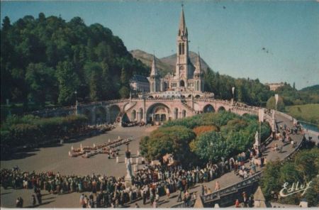 Frankreich - Lourdes - Les malades assistant au chemin de Croix - ca. 1965 Frankreich - Lourdes - Les malades assistant au chemin de Croix - ca. 1965