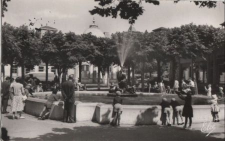 Frankreich - La Bourboule - Le Jet de eau - ca. 1960 Frankreich - La Bourboule - Le Jet de eau - ca. 1960