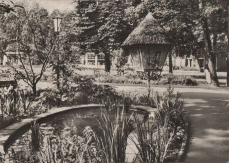 Bad Salzuflen - Goldfischteich vor der Wandelhalle - ca. 1960 Bad Salzuflen - Goldfischteich vor der Wandelhalle - ca. 1960