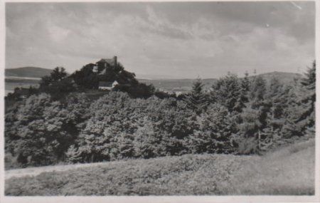 Gebäude auf Hügel - ca. 1955 Gebäude auf Hügel - ca. 1955