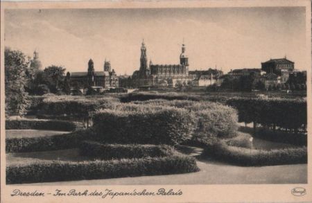 Dresden - Im Park des Japanischen Palais - ca. 1950 Dresden - Im Park des Japanischen Palais - ca. 1950