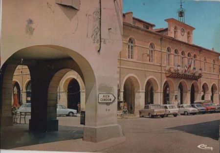 Frankreich - Fleurance - La place de la mairie - 1982 Frankreich - Fleurance - La place de la mairie - 1982