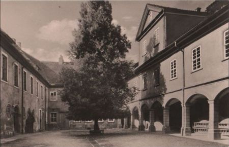 Waltershausen - Schloß Tenneberg, Im Schloßhof - 1963 Waltershausen - Schloß Tenneberg, Im Schloßhof - 1963