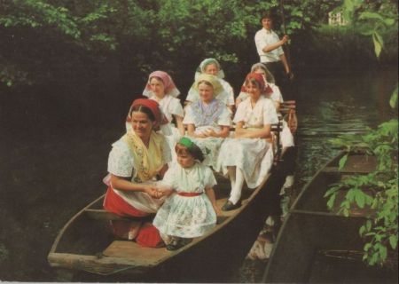 Lübbenau-Leipe - niedersorbische Festtracht Lübbenau-Leipe - niedersorbische Festtracht