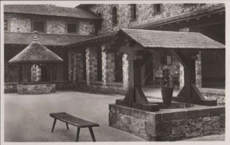 Bad Homburg, Kastell Saalburg - Brunnen im Innenhof - ca. 1955 Bad Homburg, Kastell Saalburg - Brunnen im Innenhof - ca. 1955