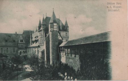 Schloss Burg (OT v. Solingen) - Schlosshof Schloss Burg (OT v. Solingen) - Schlosshof