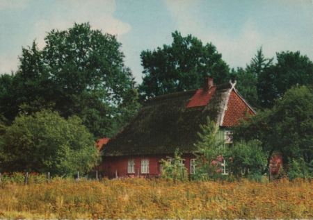 Rotes Haus im Grünen Rotes Haus im Grünen