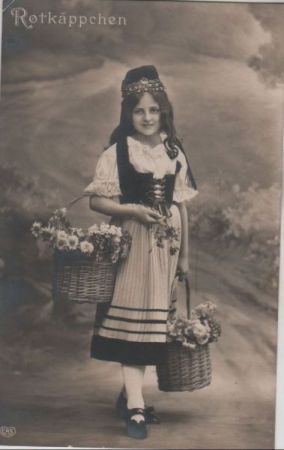 Rotkäppchen mit Körben Rotkäppchen mit Körben