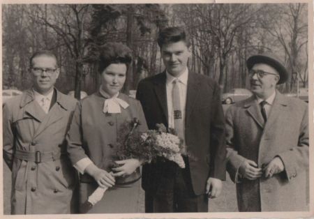 Eine Frau und drei Männer Eine Frau und drei Männer