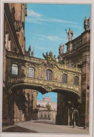 Dresden - Übergang von Schl0ss zur Hofkirche Dresden - Übergang von Schl0ss zur Hofkirche