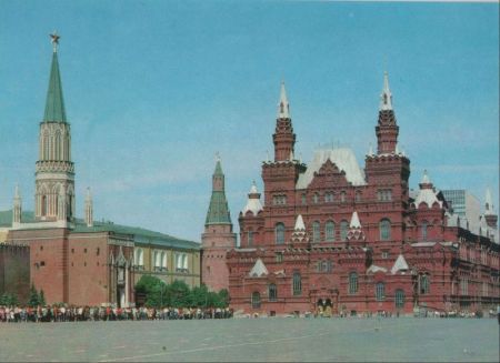 Moskau - Russland - Schlange an Bauwerk Moskau - Russland - Schlange an Bauwerk