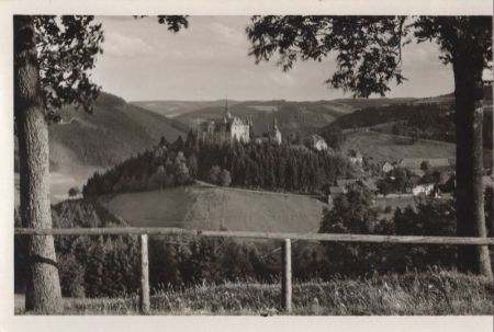Ludwigsstadt-Lauenstein, Burg Lauenstein - aus der Ferne Ludwigsstadt-Lauenstein, Burg Lauenstein - aus der Ferne