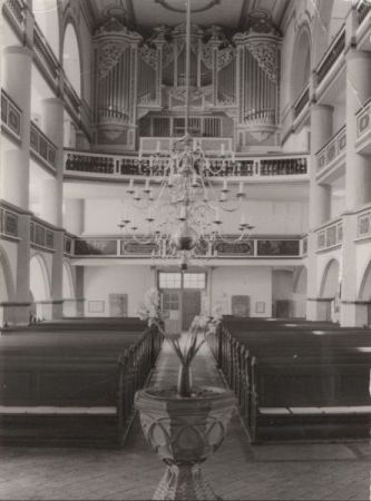 unbekannter Ort - Kircheninneres mit Orgel unbekannter Ort - Kircheninneres mit Orgel