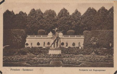 Potsdam, Sanssouci - Parkpartie mit Bogenspanner Potsdam, Sanssouci - Parkpartie mit Bogenspanner