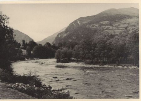 Bach oder Fluss in den Bergen Bach oder Fluss in den Bergen