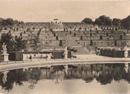 Potsdam, Sanssouci - Schloss mit Terrassen Potsdam, Sanssouci - Schloss mit Terrassen