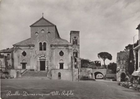 Ravello - Italien - Duomo e ingresso Villa Rufolo Ravello - Italien - Duomo e ingresso Villa Rufolo