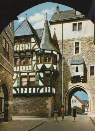 Schloss Burg (OT v. Solingen) - Schlosshof Schloss Burg (OT v. Solingen) - Schlosshof