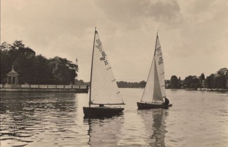 Segelboote - auf Fluss Segelboote - auf Fluss